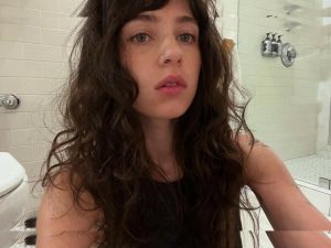 Clairo - Image 110