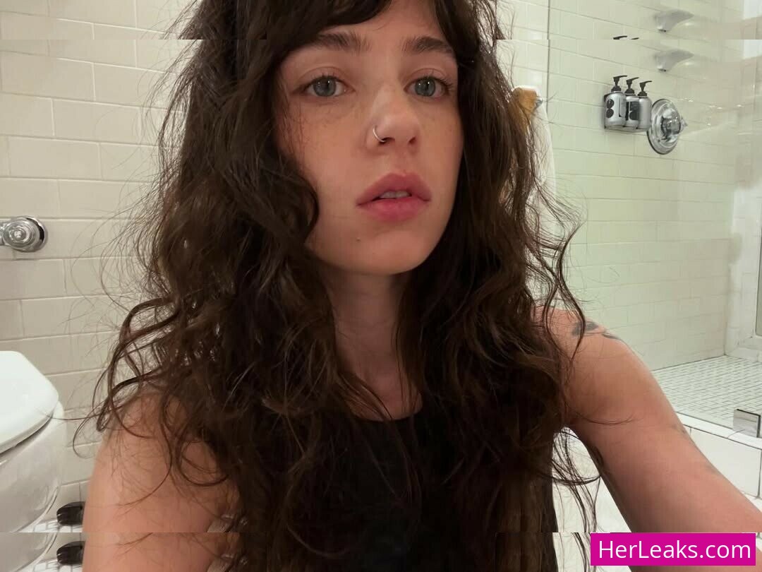 Clairo - Image 110