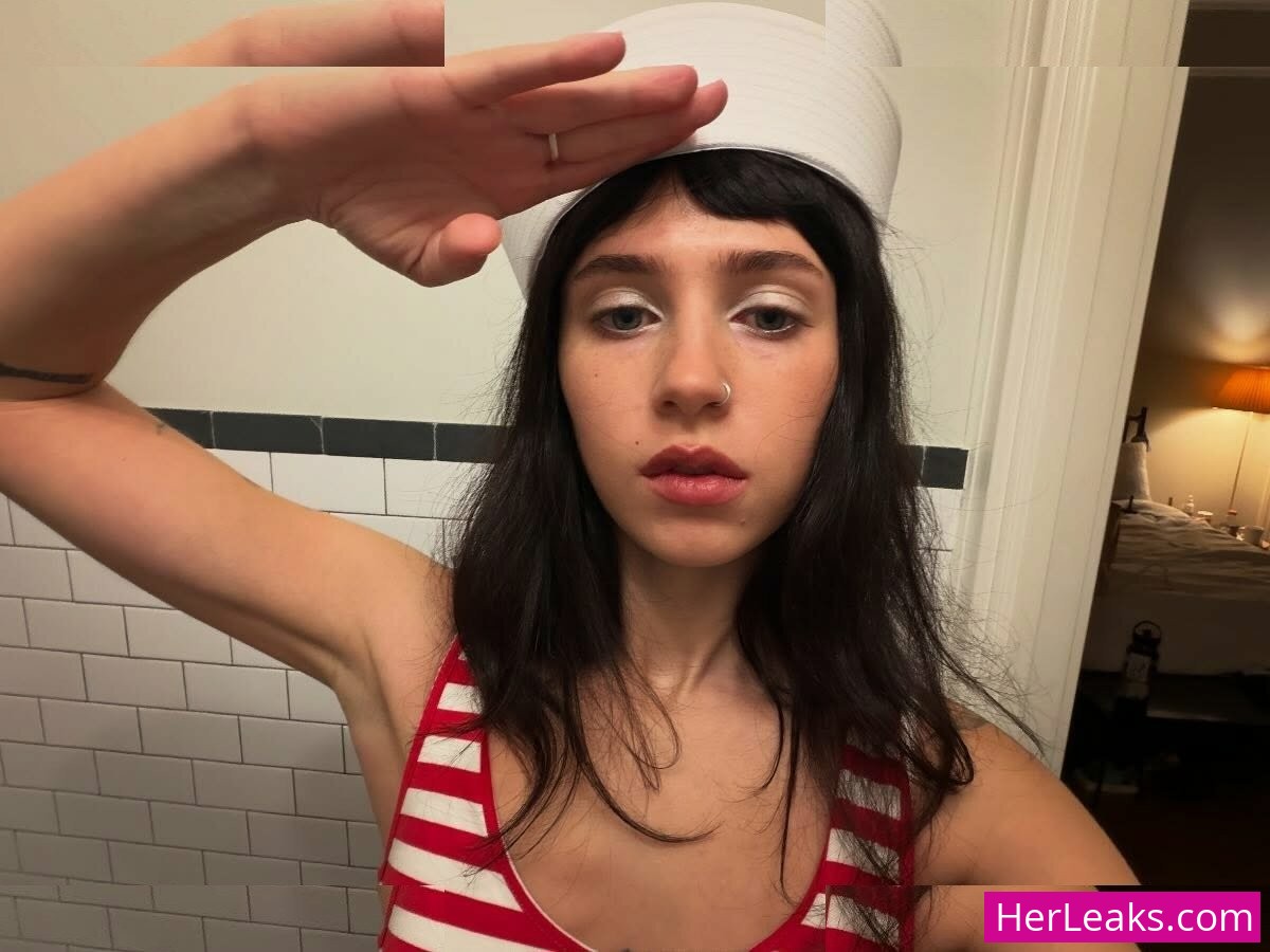 Clairo - Image 100
