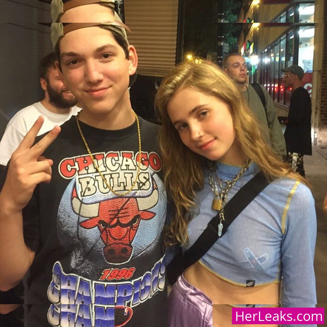 Clairo - Image 96
