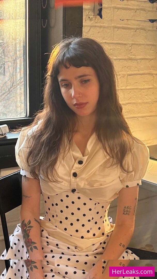 Clairo - Image 87