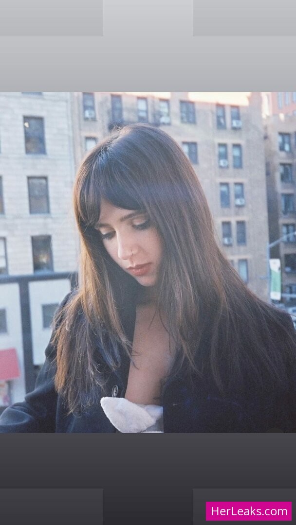 Clairo - Image 86