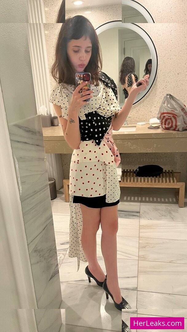 Clairo - Image 84