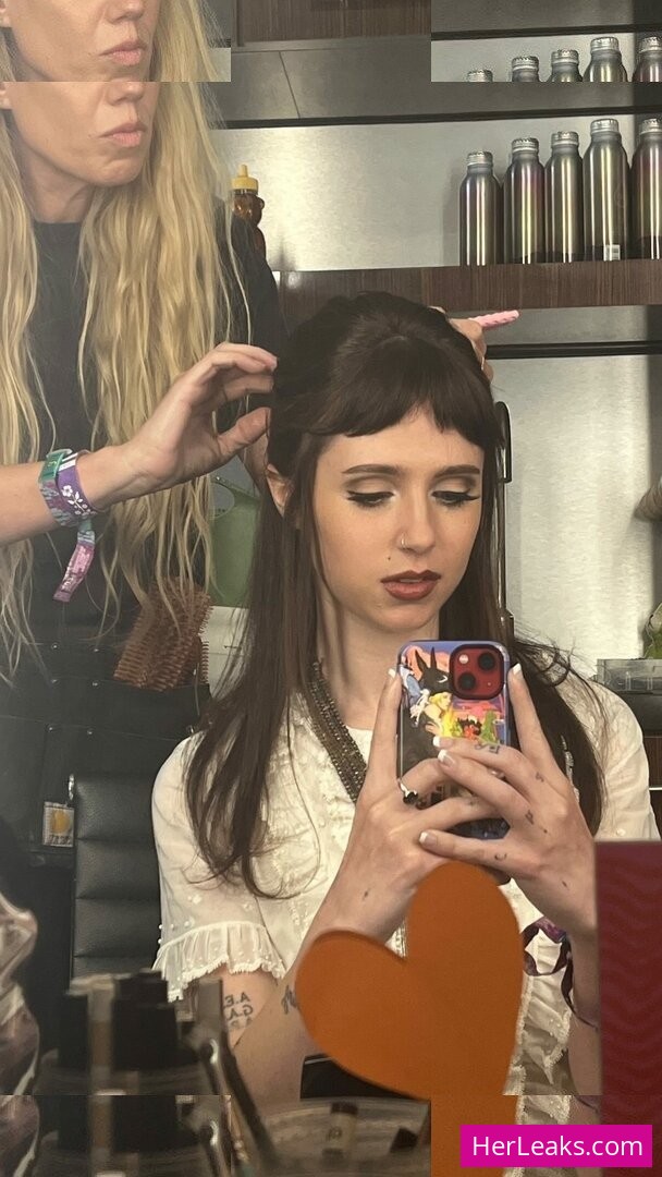 Clairo - Image 81