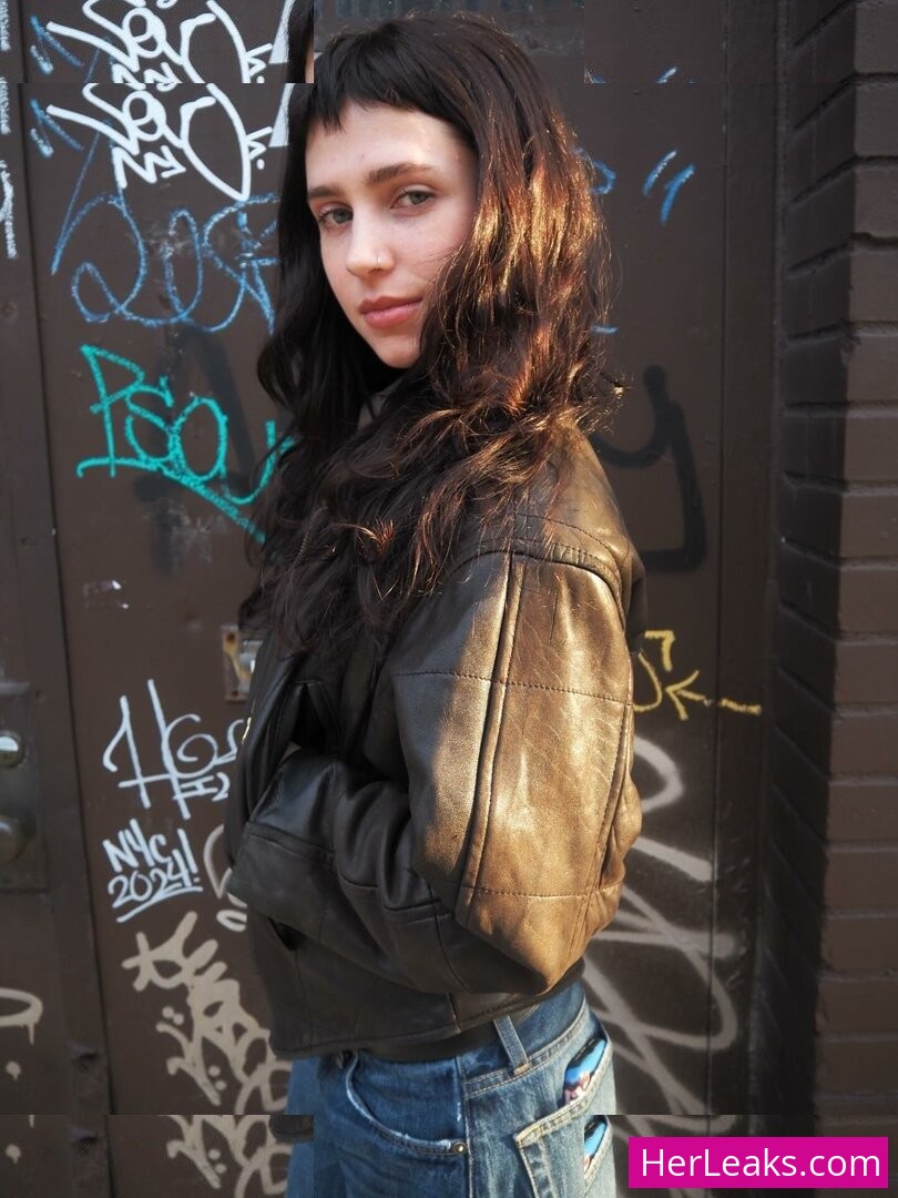 Clairo - Image 11