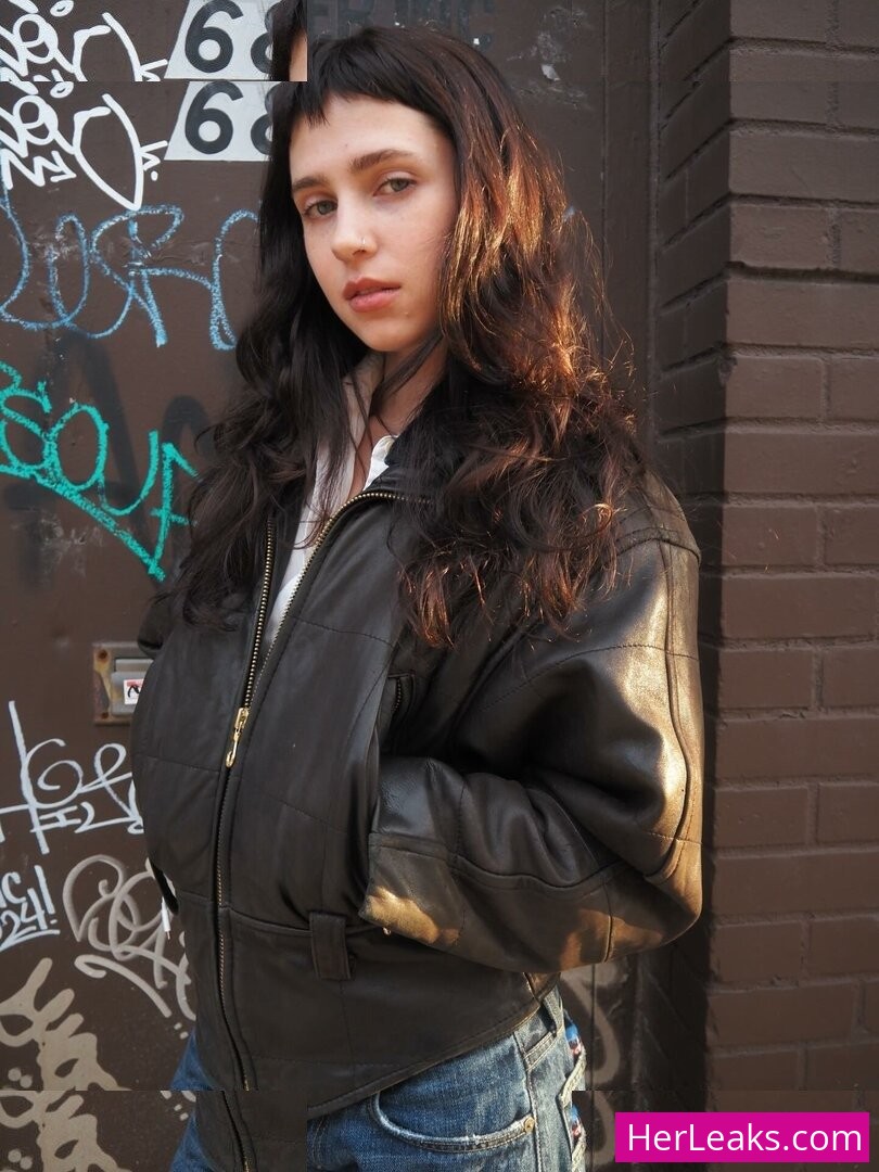 Clairo - Image 10