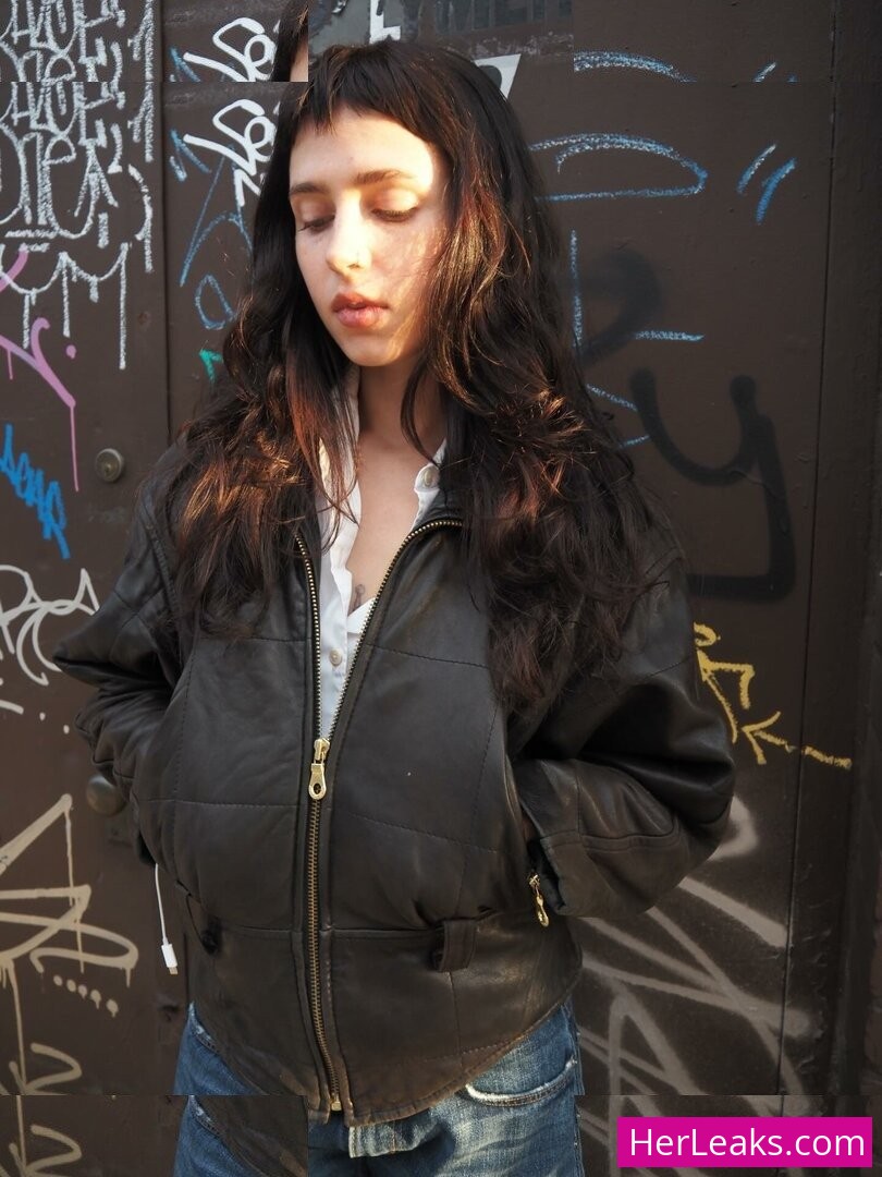 Clairo - Image 9