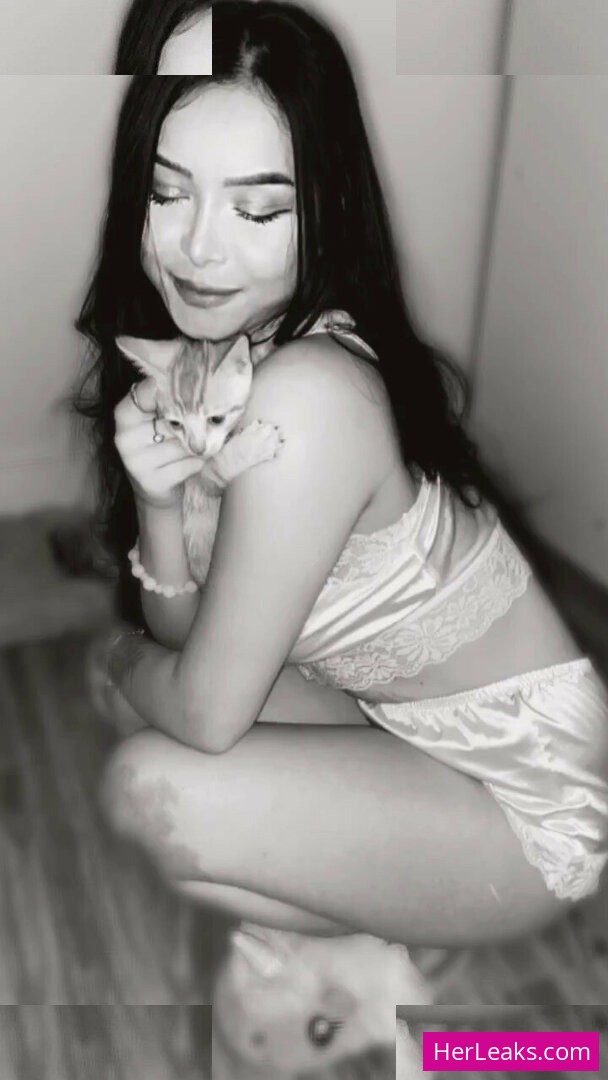 Eduarda Yuni - Image 133
