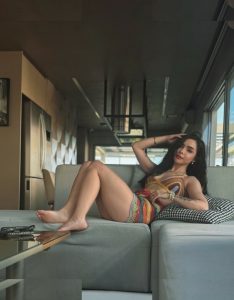 Eduarda Yuni - Image 9