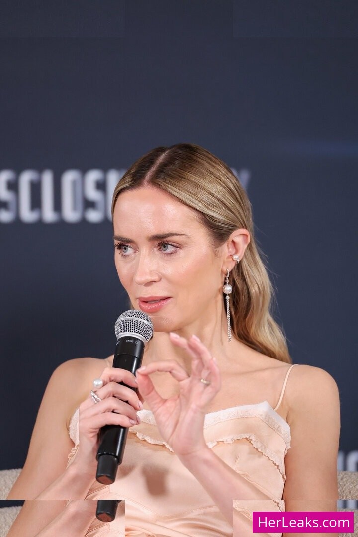 Emily Blunt - Image 7