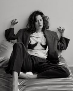 Grace Gummer - Image 14