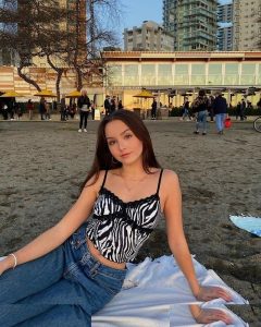 Hannah Cheramy - Image 127
