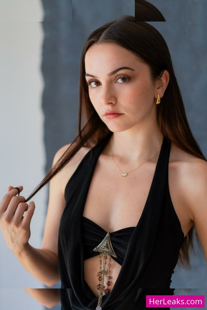 Hannah Cheramy - Image 40