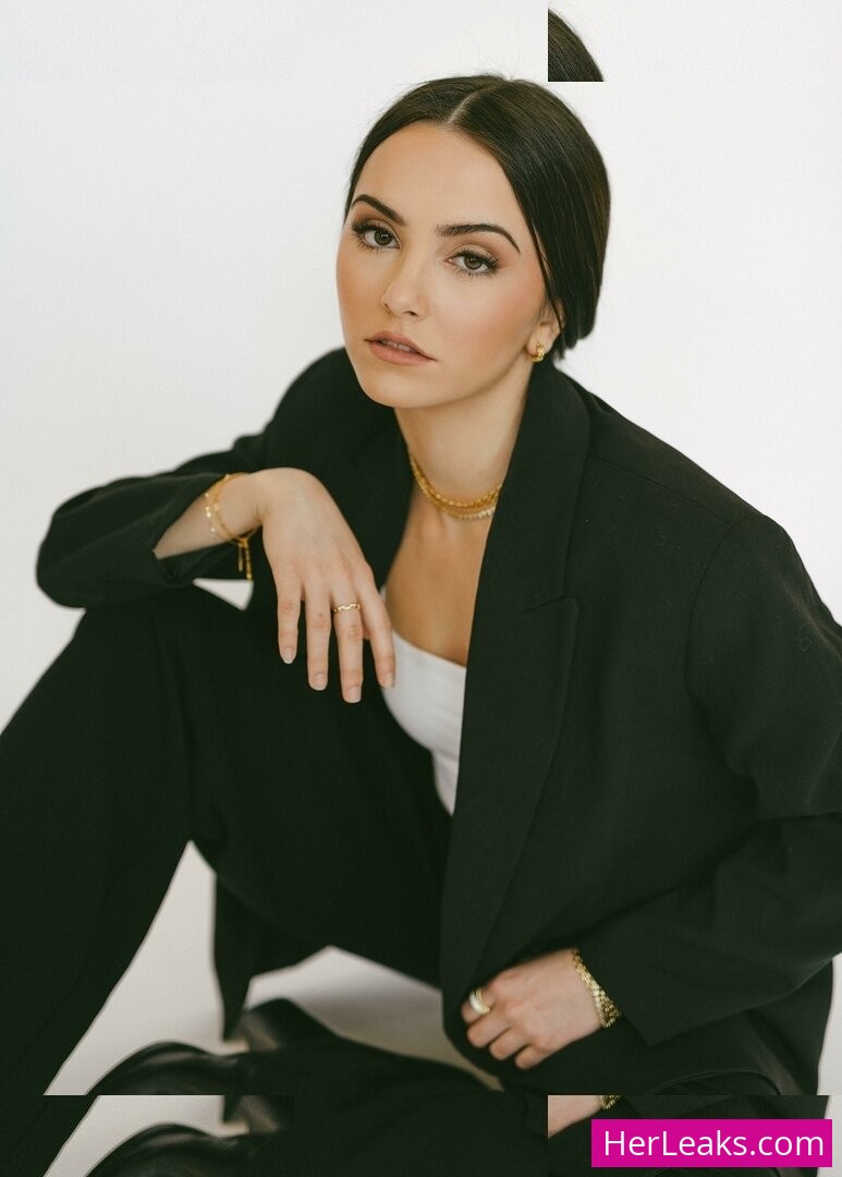 Hannah Cheramy - Image 38