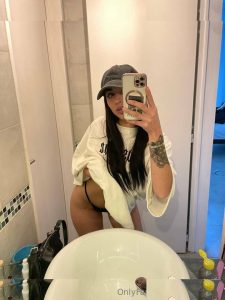 hottie.mari - Image 100