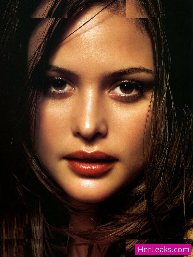 Josie Maran - Image 9