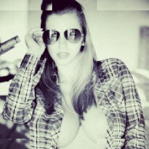 Julia Garcia - Image 40