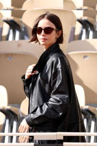 Lily Collins - Image 21