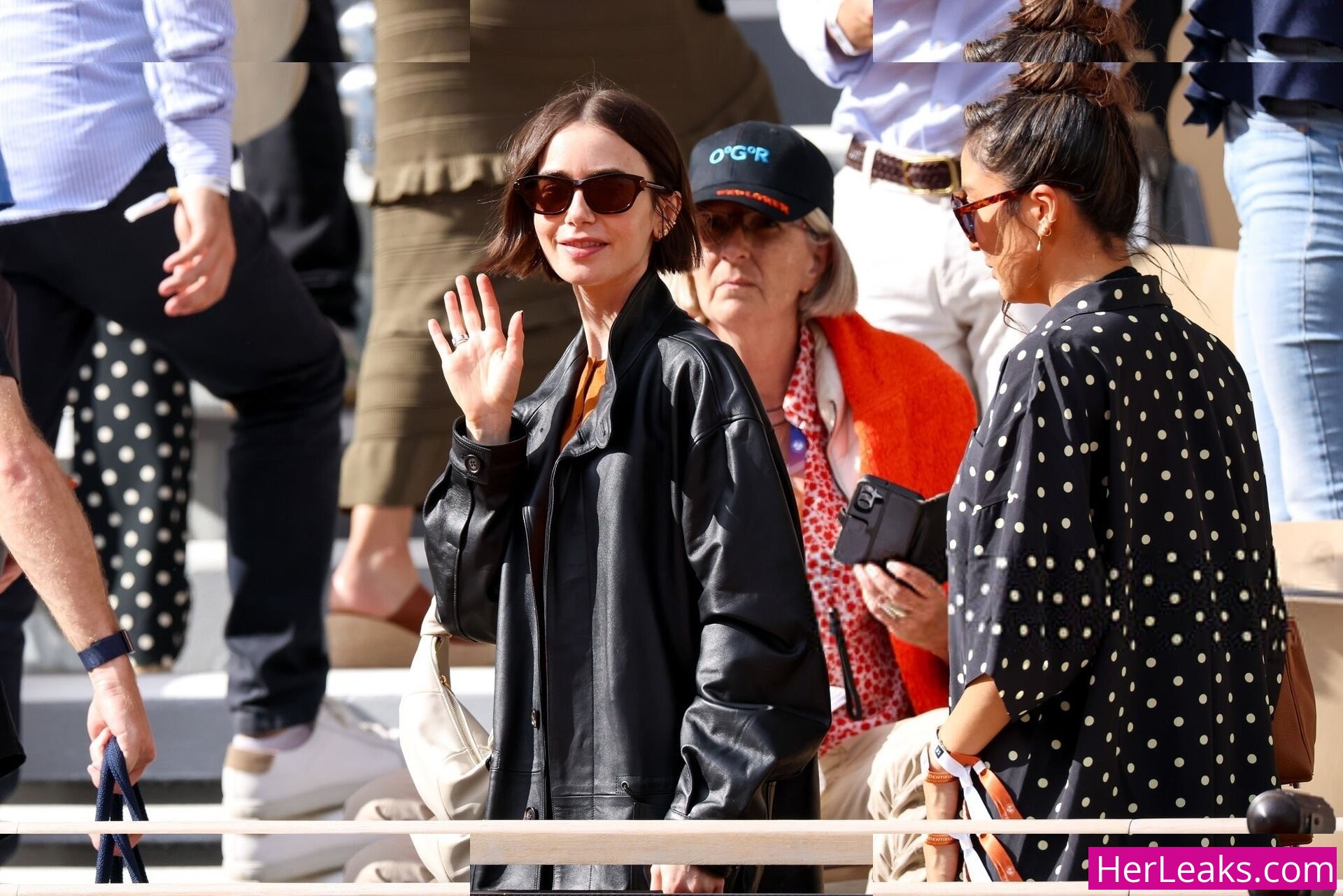 Lily Collins - Image 11