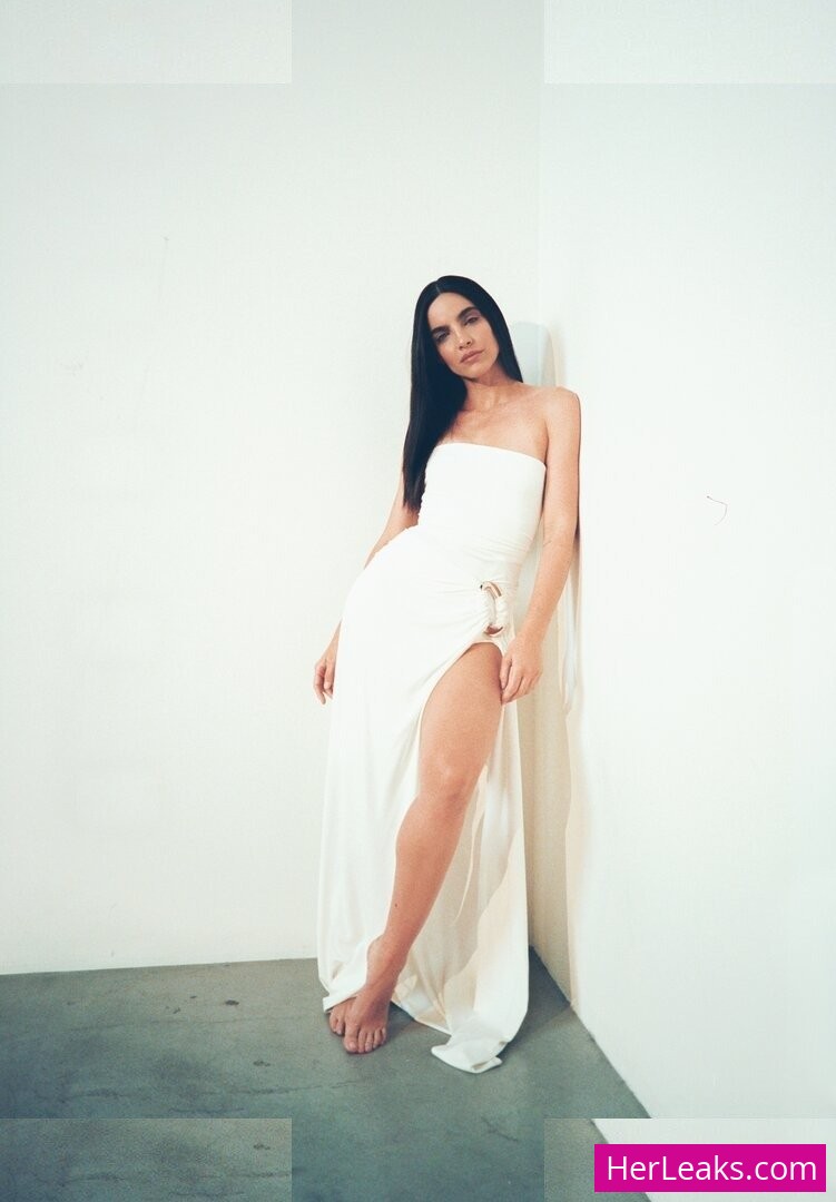 Maria Gabriela De Faria - Image 25