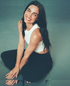 Maria Gabriela De Faria - Image 22