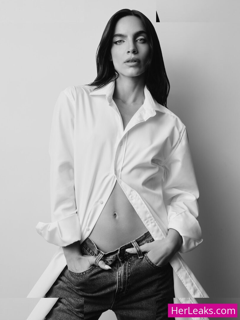 Maria Gabriela De Faria - Image 21