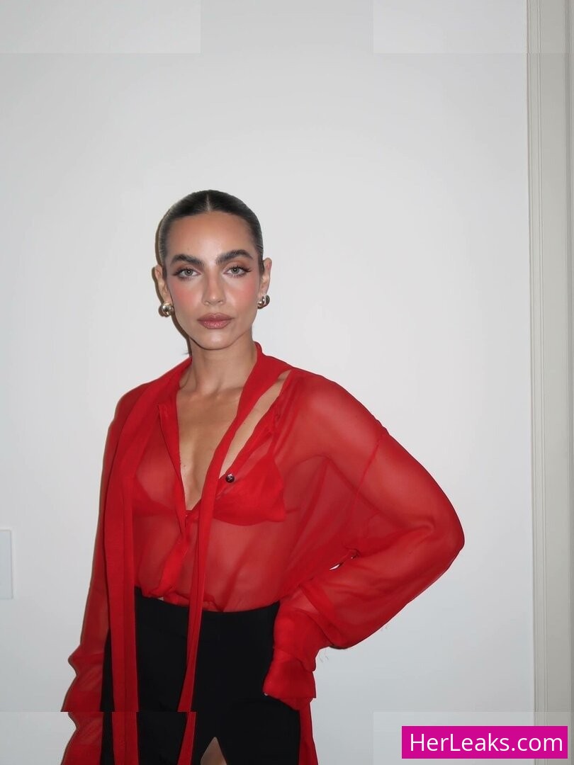Maria Gabriela De Faria - Image 12
