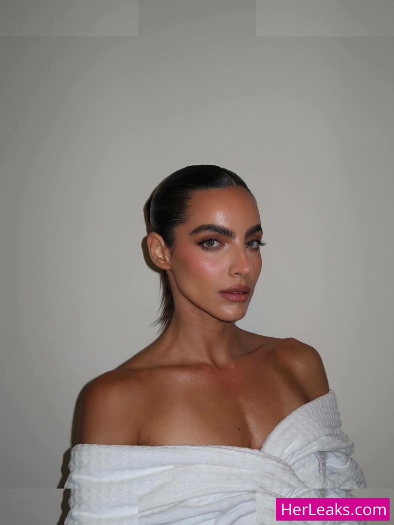 Maria Gabriela De Faria - Image 11