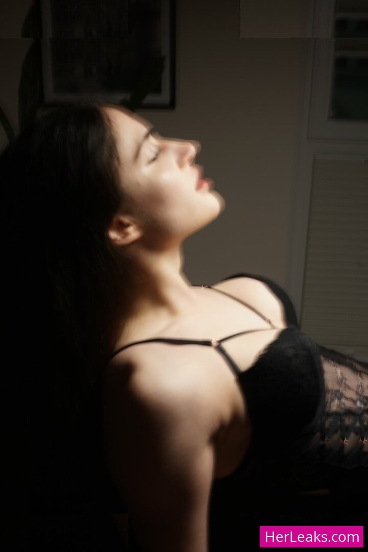 Naya Dickson - Image 60