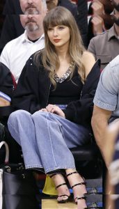Taylor Swift - Image 10