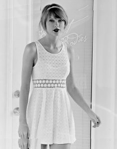 Taylor Swift - Image 9