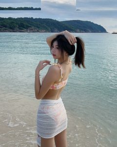Elyn Leong - Image 178
