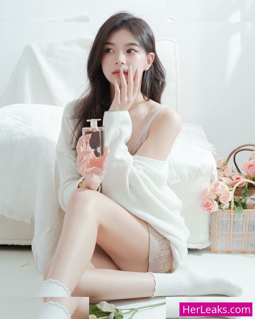 Elyn Leong - Image 165