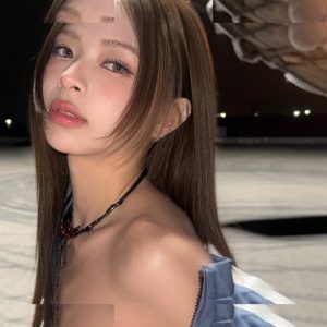 Elyn Leong - Image 163