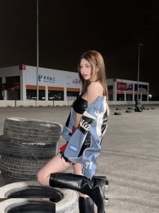 Elyn Leong - Image 153