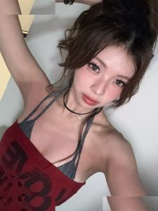 Elyn Leong - Image 146