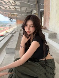 Elyn Leong - Image 144