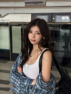Elyn Leong - Image 137