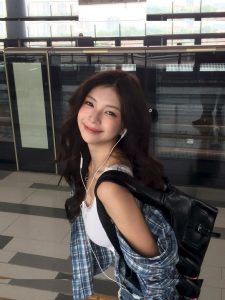 Elyn Leong - Image 136