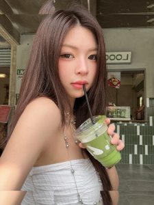 Elyn Leong - Image 135