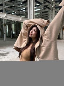 Elyn Leong - Image 129
