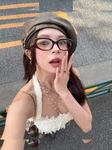 Elyn Leong - Image 122