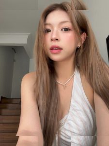 Elyn Leong - Image 113