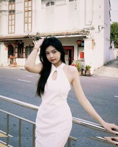 Elyn Leong - Image 108