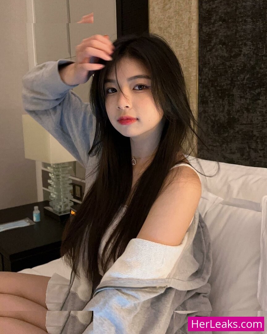 Elyn Leong - Image 102