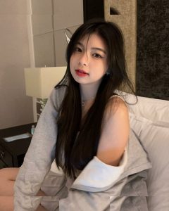 Elyn Leong - Image 101