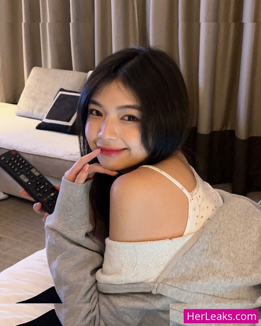 Elyn Leong - Image 100