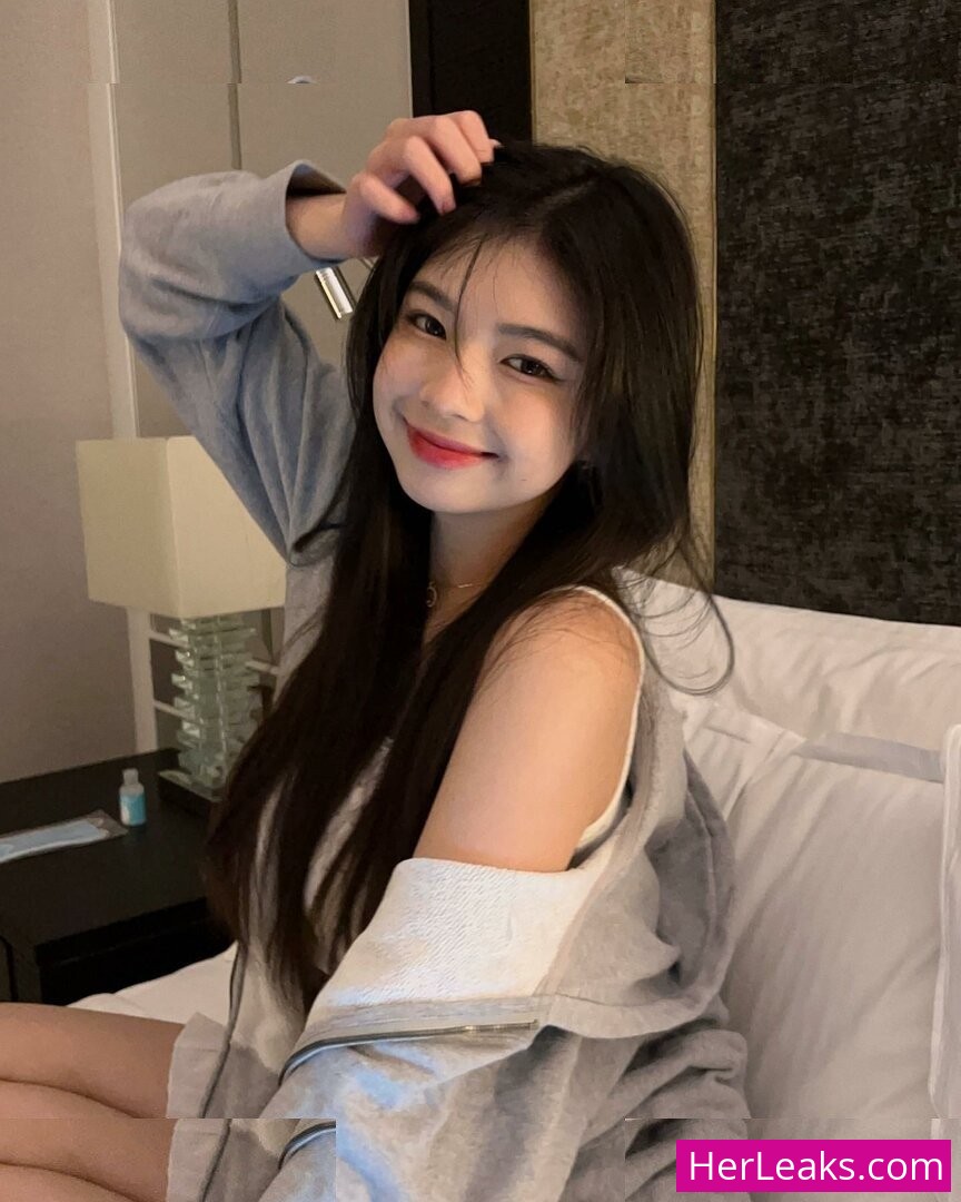 Elyn Leong - Image 99