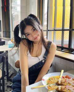 Elyn Leong - Image 90