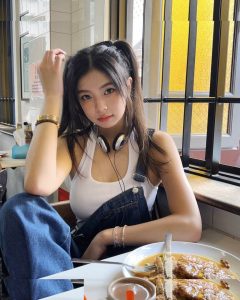 Elyn Leong - Image 89